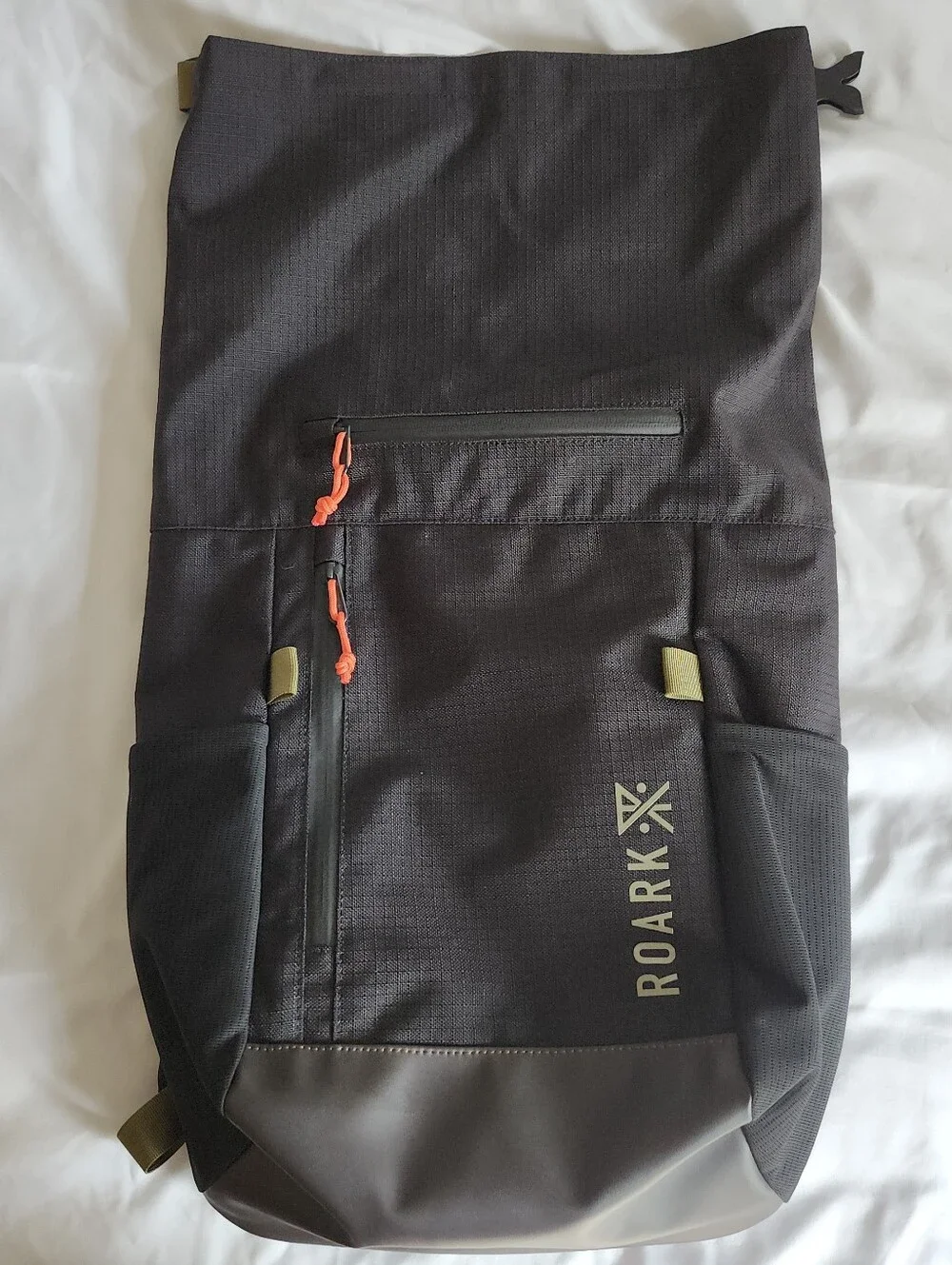 ROARK 27L 2.0 Passenger RA249 Travel Backpack Laptop pkt Black/Olive NWOT